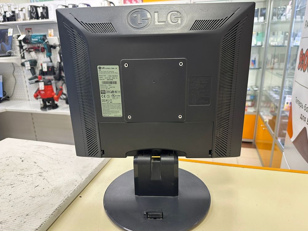 Монитор LG L1718