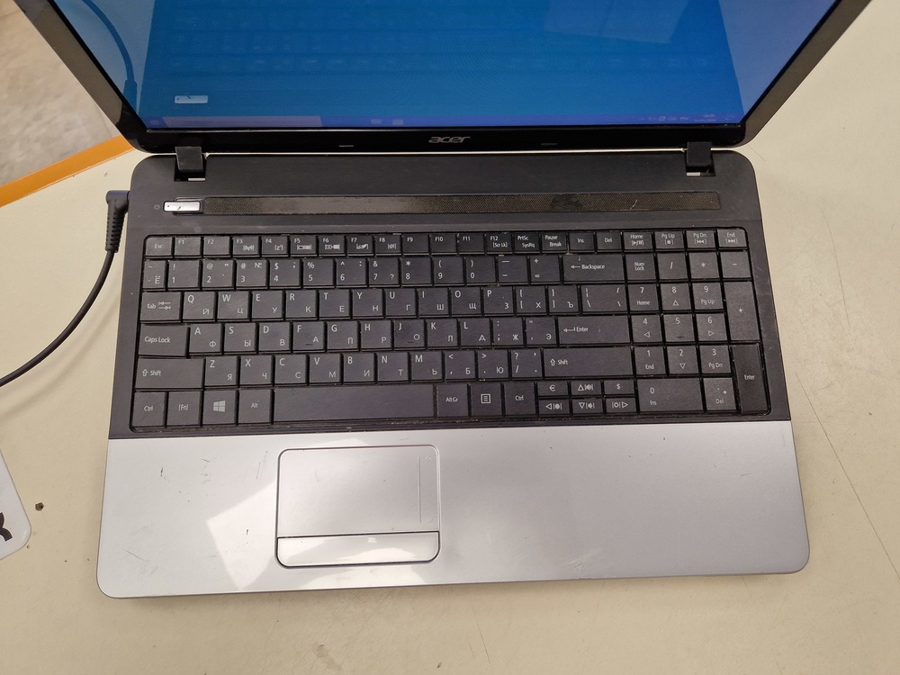 Ноутбук Acer E1-531g; Core i5-3210M, GeForce GT 620M, 6 Гб, 240 Гб, Нет