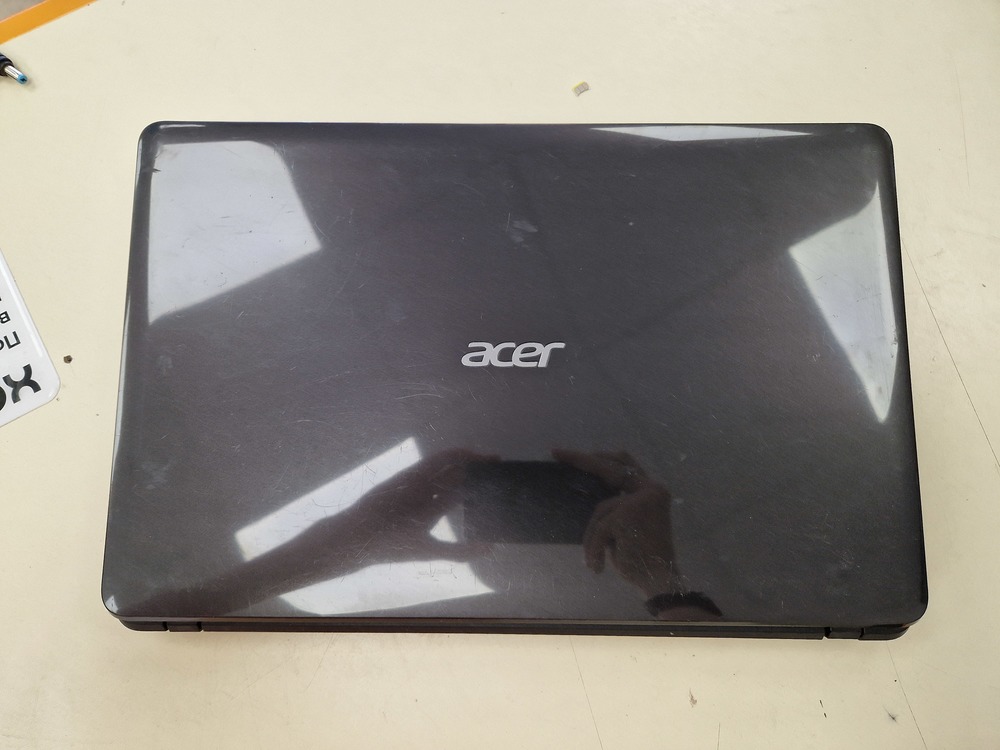 Ноутбук Acer E1-531g; Core i5-3210M, GeForce GT 620M, 6 Гб, 240 Гб, Нет