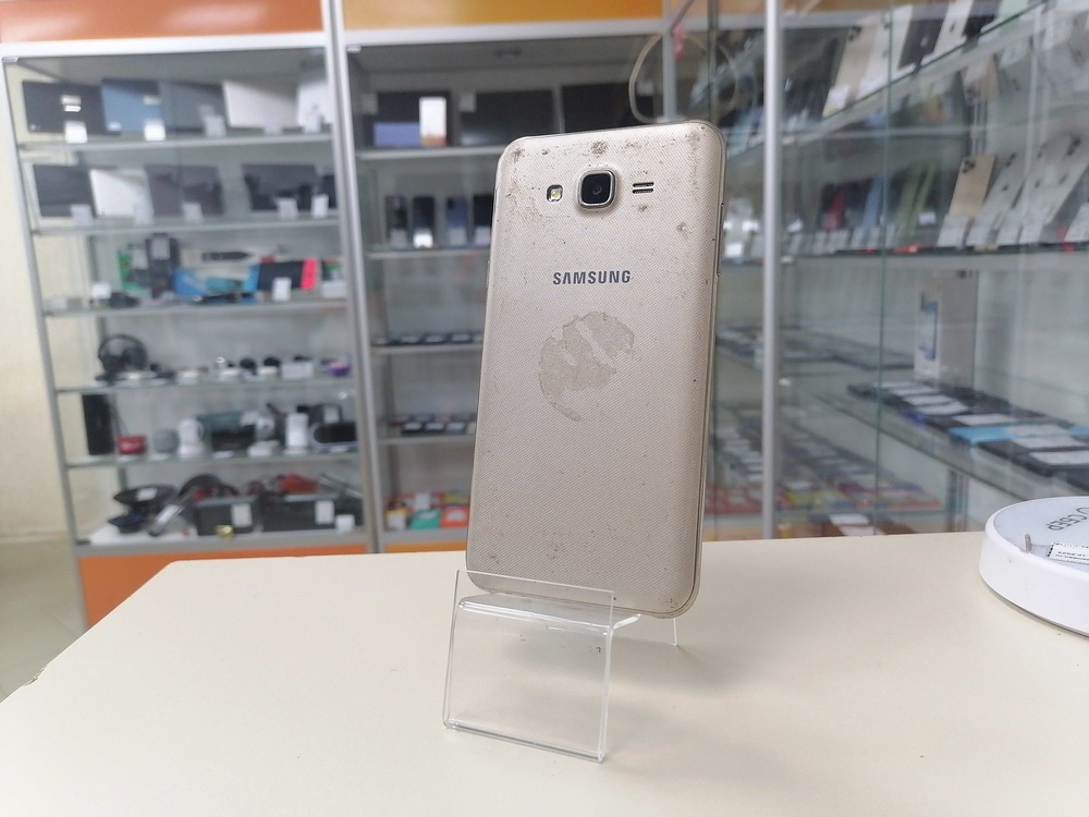 Смартфон Samsung Galaxy J7 NEO 2/16