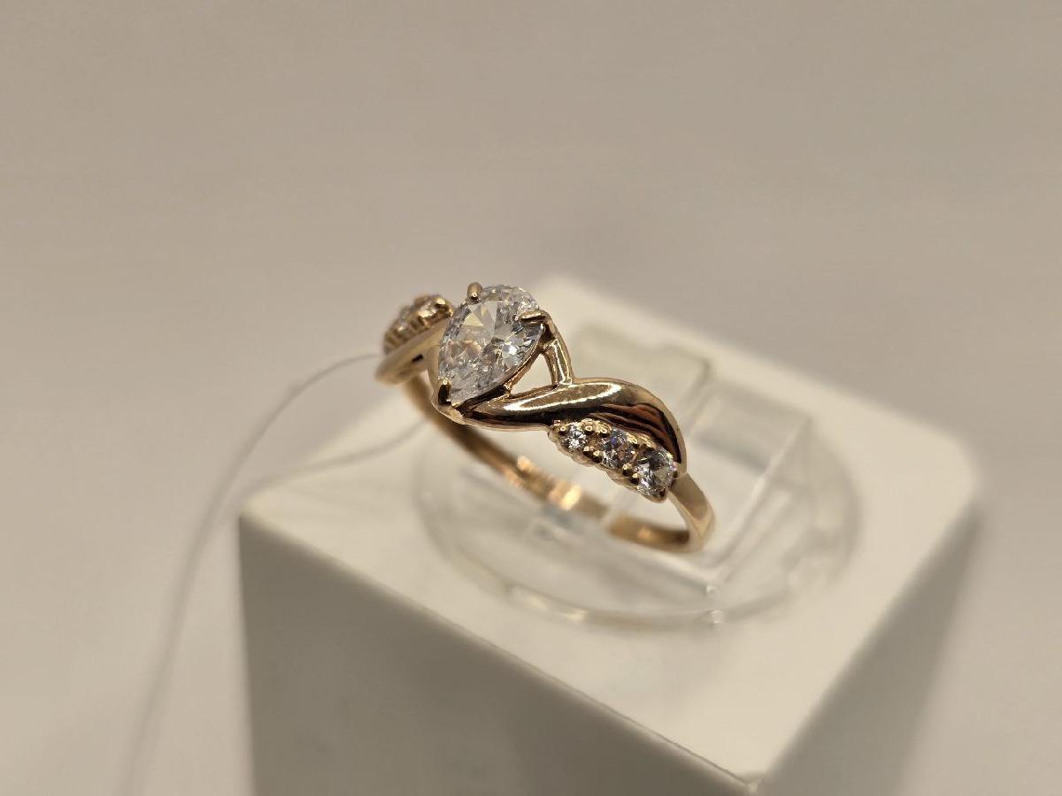 КОЛЬЦО С КАМНЯМИ (Au 585)