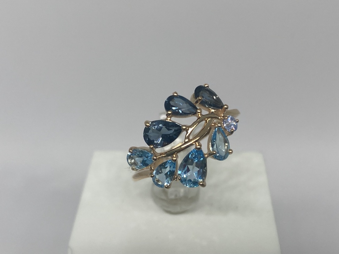 КОЛЬЦО С КАМНЯМИ (Au 585)