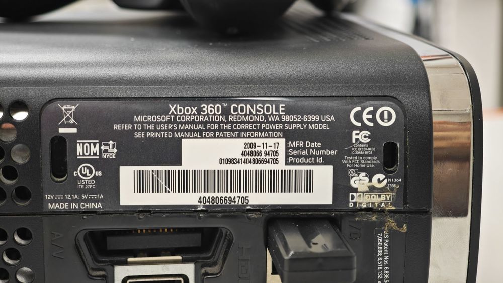 Игровая приставка Xbox 360;