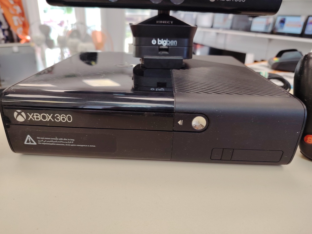 Игровая приставка Xbox 360 E