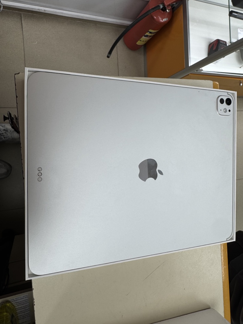 Планшет Apple iPad Pro 13 M5 A3360 (Wi-Fi)