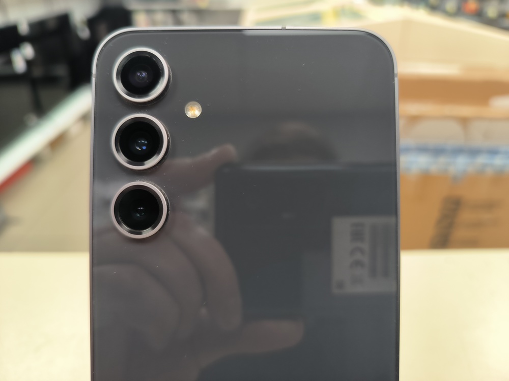 Смартфон Samsung Galaxy S23 FE 8/128