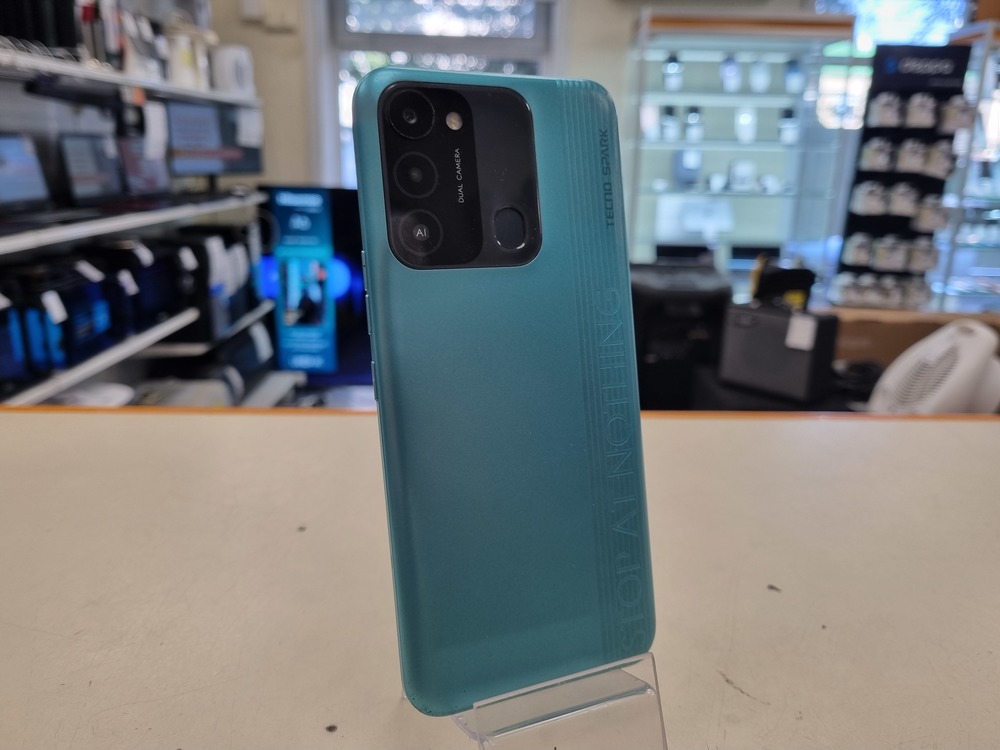 Смартфон Tecno Spark 8C 4/64