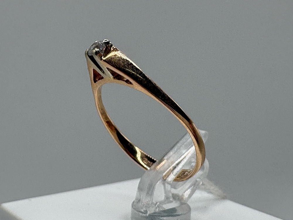 КОЛКМ585 КОЛЬЦО С КАМНЕМ (Au 585)