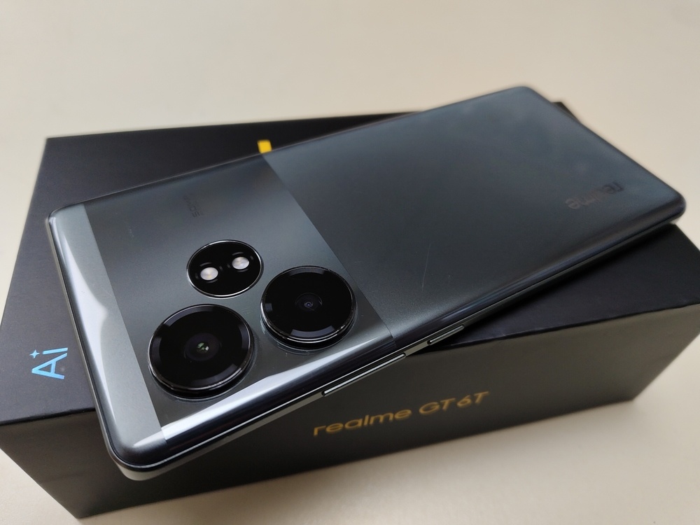Смартфон Realme GT 6T 12/256