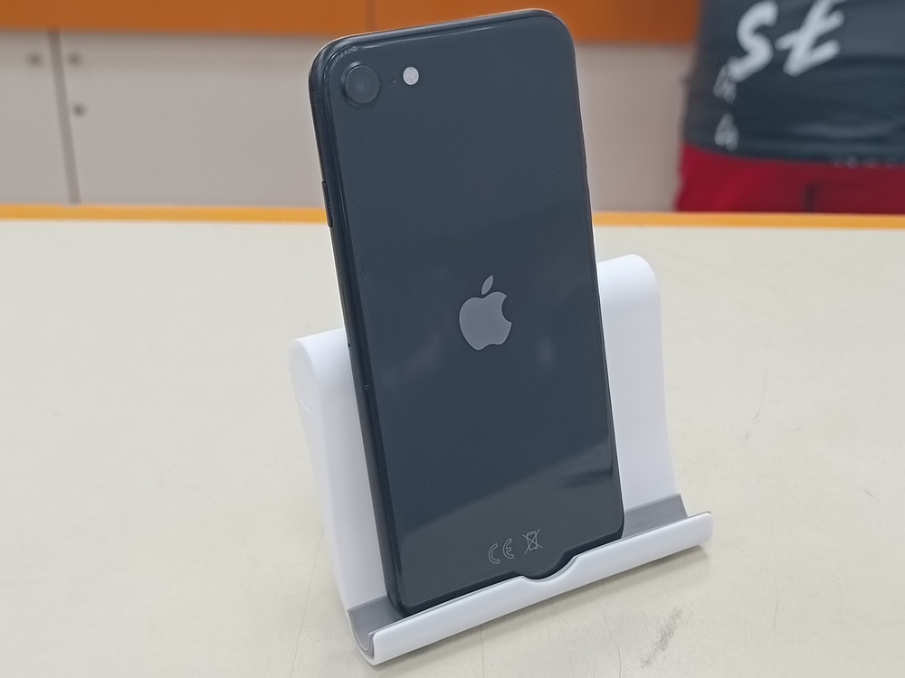Смартфон Apple iPhone SE 2020 64Gb