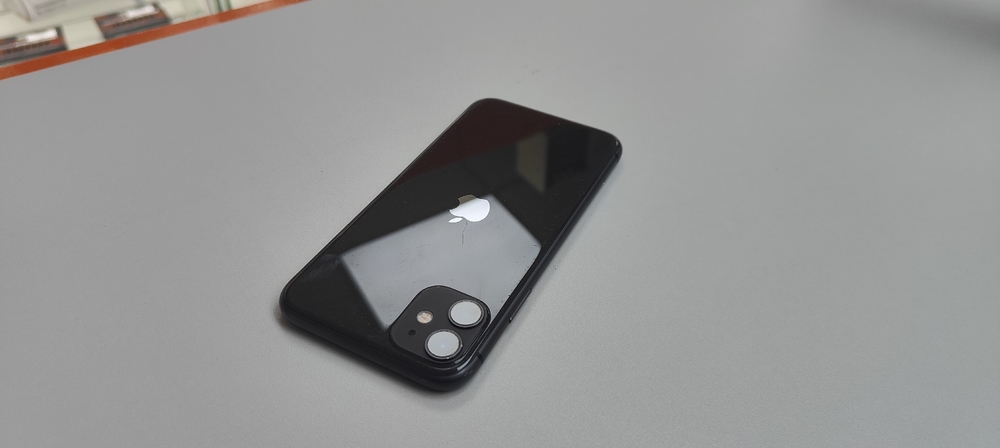 Смартфон Apple iPhone 11 64Gb