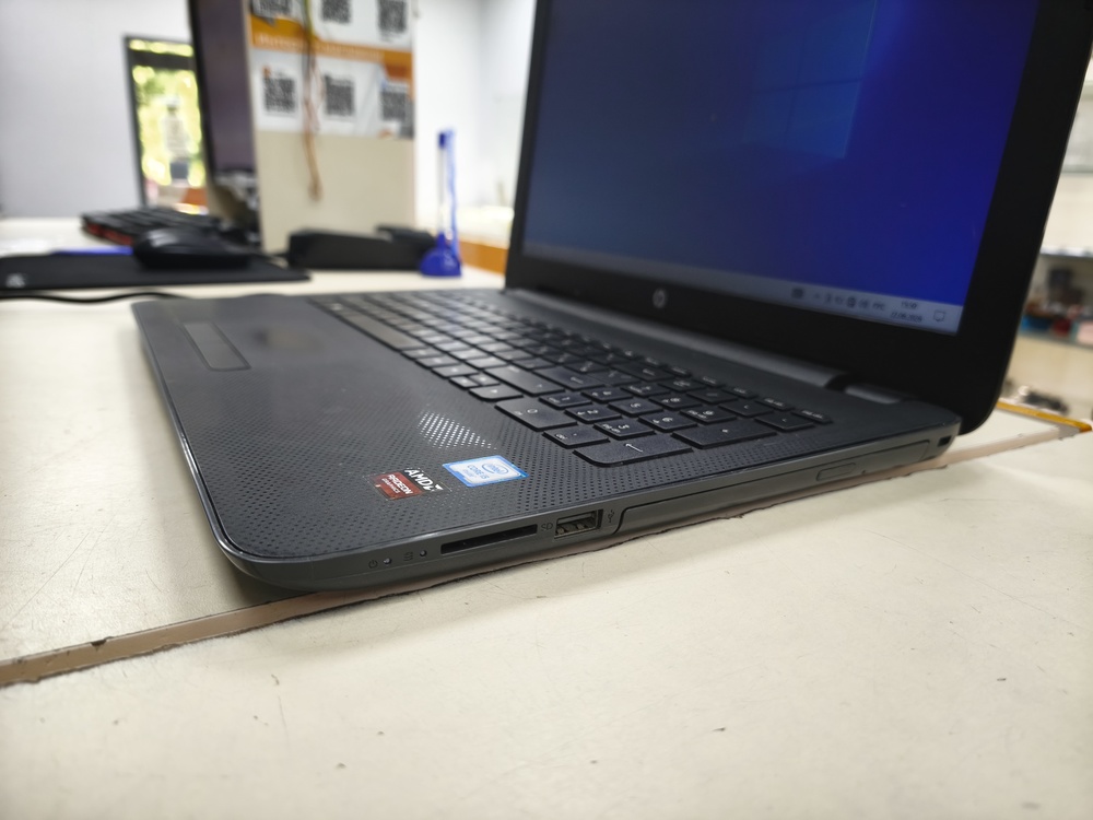 Ноутбук HP hp 250; Core i5-6200U, Radeon R5 M330, 16 Гб, 120 Гб, Нет