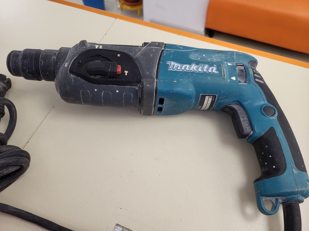 Перфоратор Makita HR2470