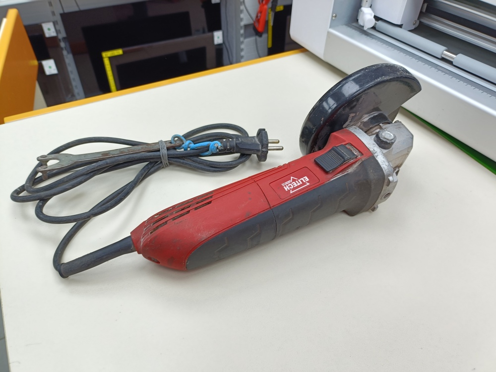 Угловая шлифмашина Elitech МШУ 0912 Промо; 900 Вт, 11000 об/мин, 125 мм