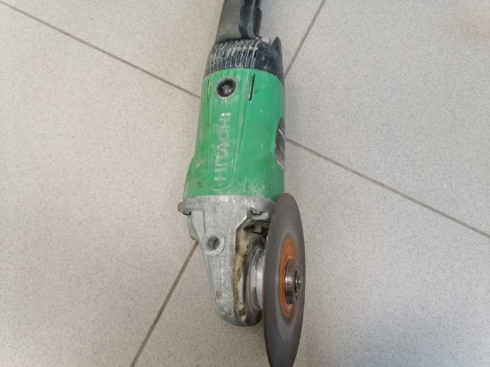 Угловая шлифмашина Hitachi G23SS