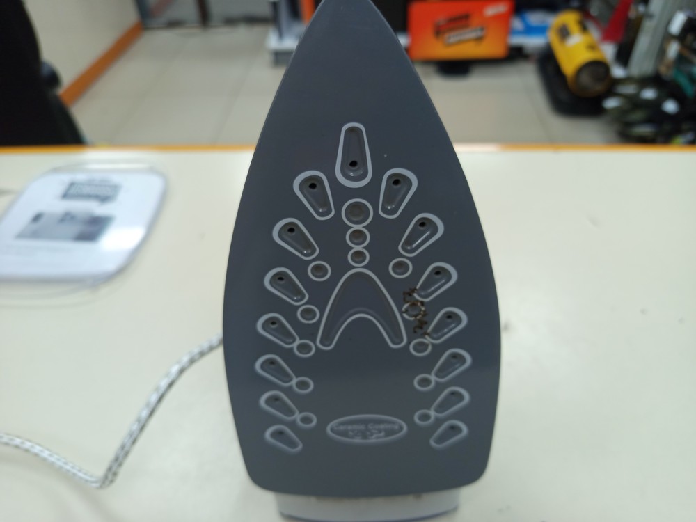 Утюг Magnit RMI-1900