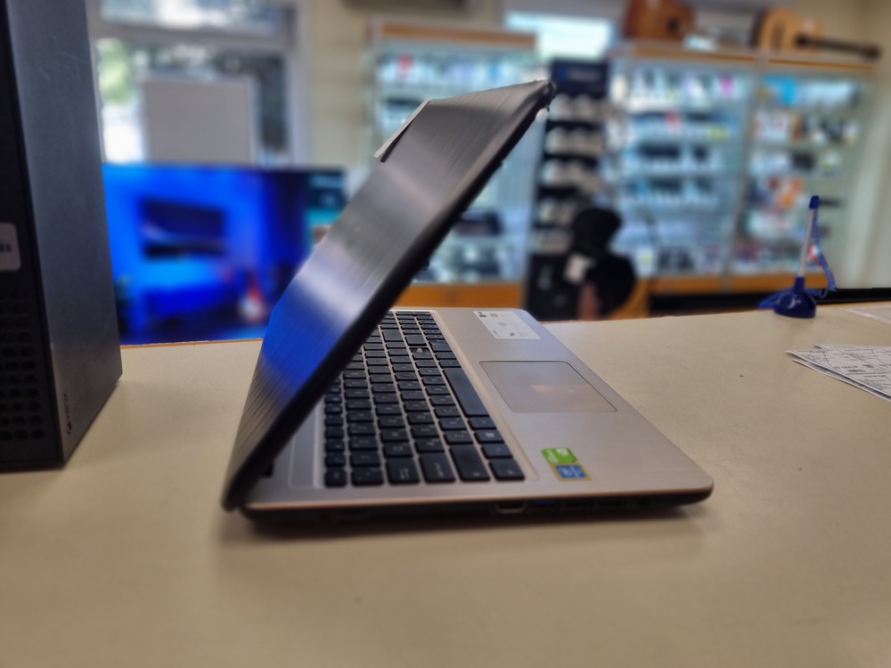 Ноутбук ASUS; Pentium 4417U, GeForce MX110, 4 Гб, Нет, 500 Гб