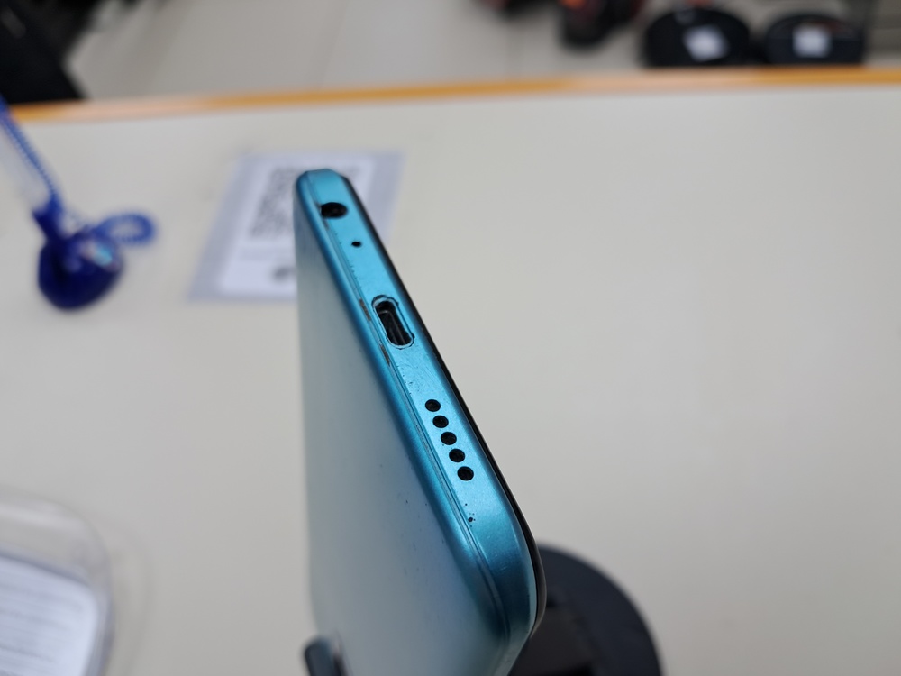 Смартфон Tecno Spark 8C 4/64