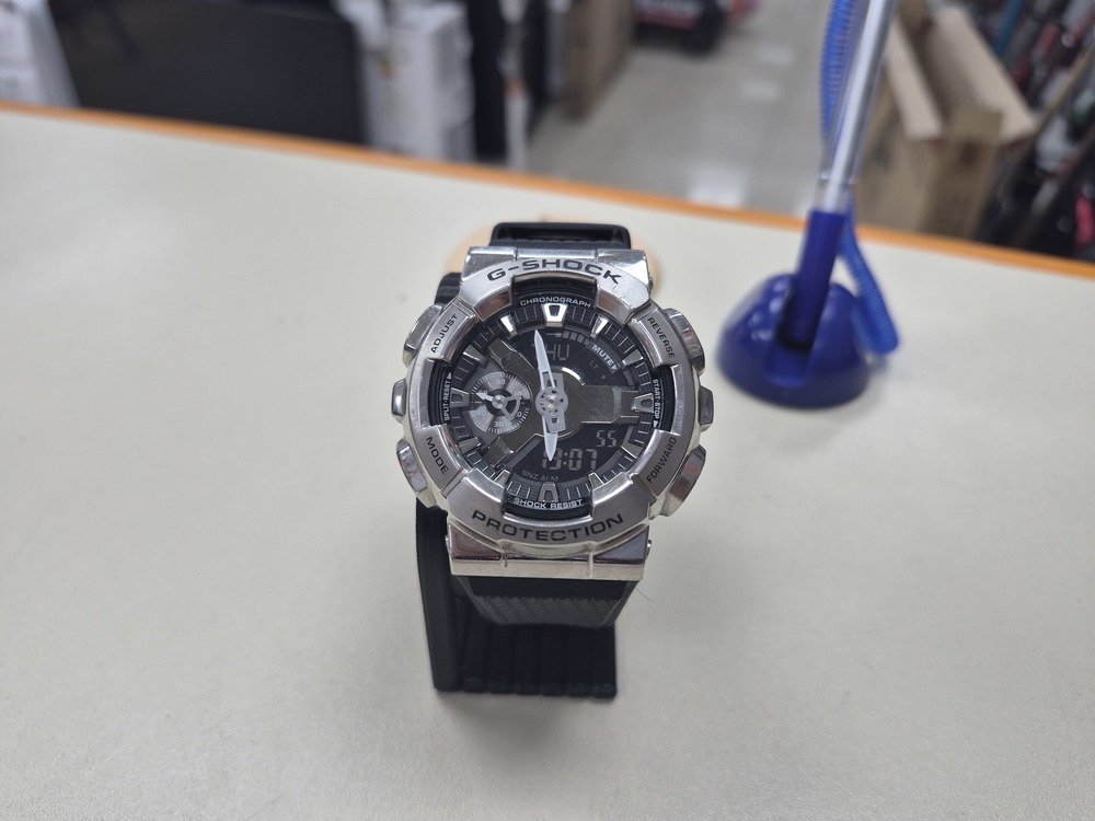 Часы наручные Casio G-SHOCK GM-110BB-1A