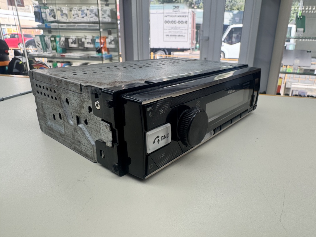 Автомагнитола Aura AMH-605BT