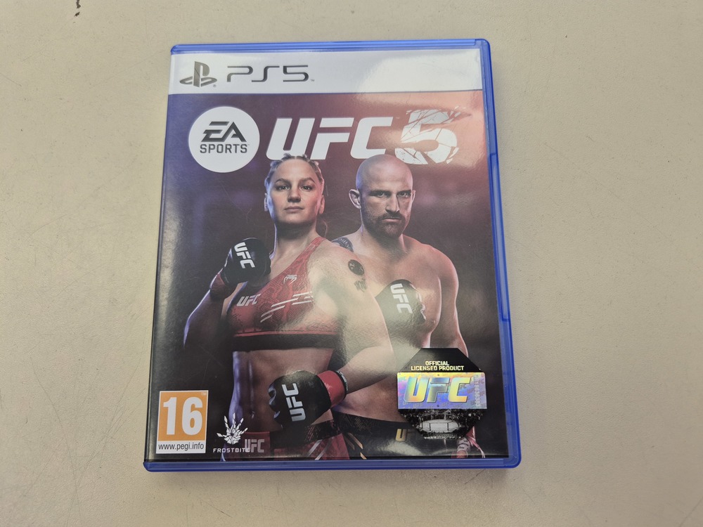 Игра Playstation 5 UFC5
