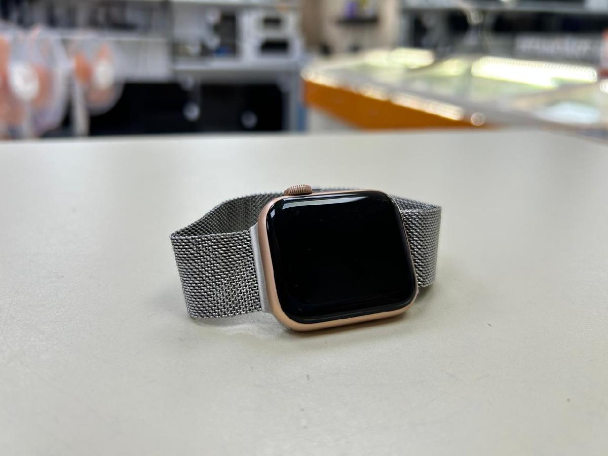 Смарт-часы Apple Watch SE 2020 40mm