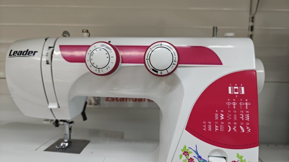 Швейная машина Leader Paradise