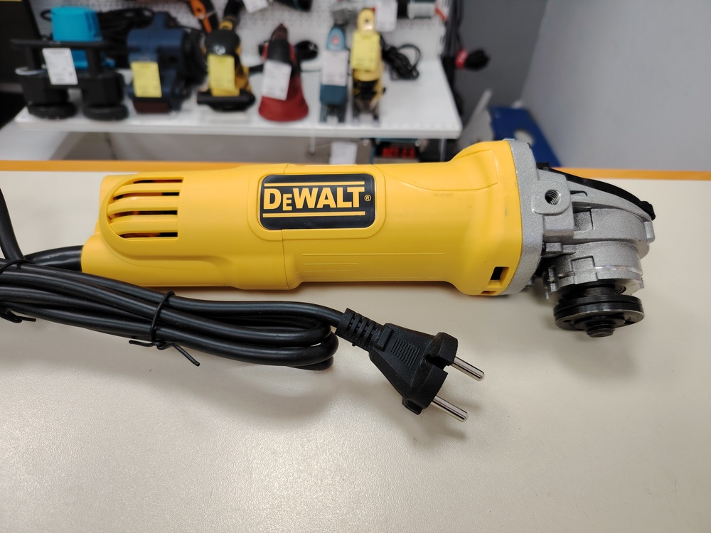 Угловая шлифмашина Dewalt 