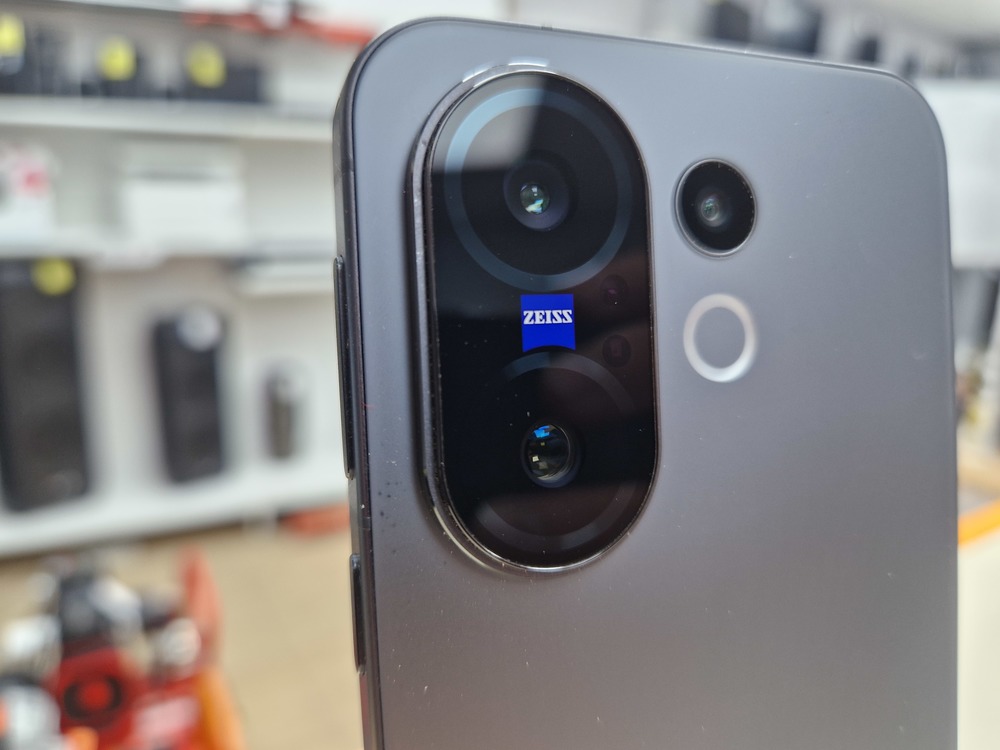 Смартфон Vivo X200 FE 12/512