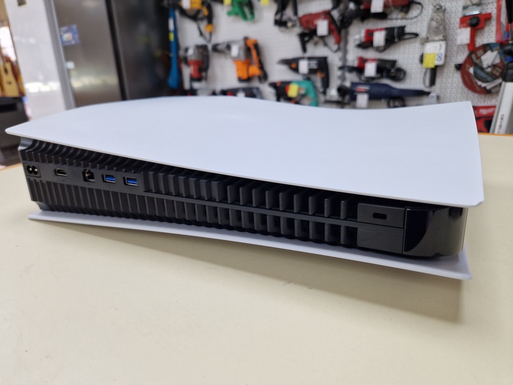 Игровая приставка PlayStation 5 825Gb (С дисководом)