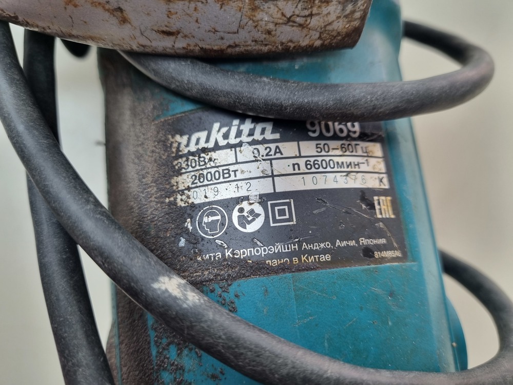 Угловая шлифмашина Makita 9069/230