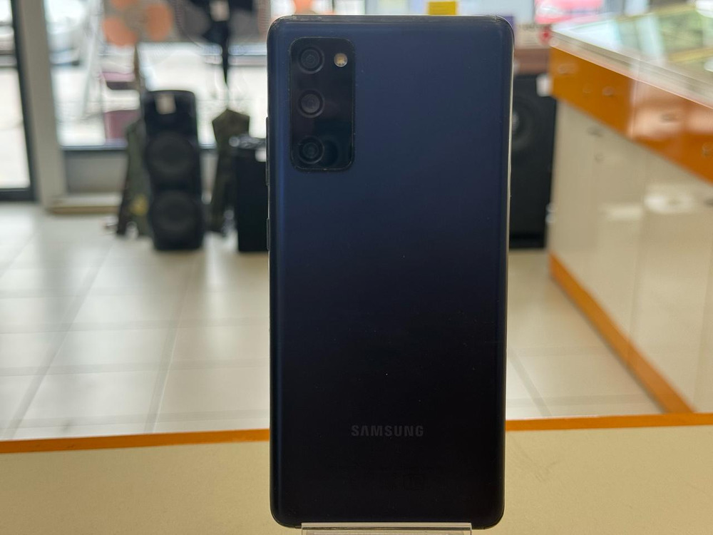 Смартфон Samsung Galaxy S20 FE 6/128