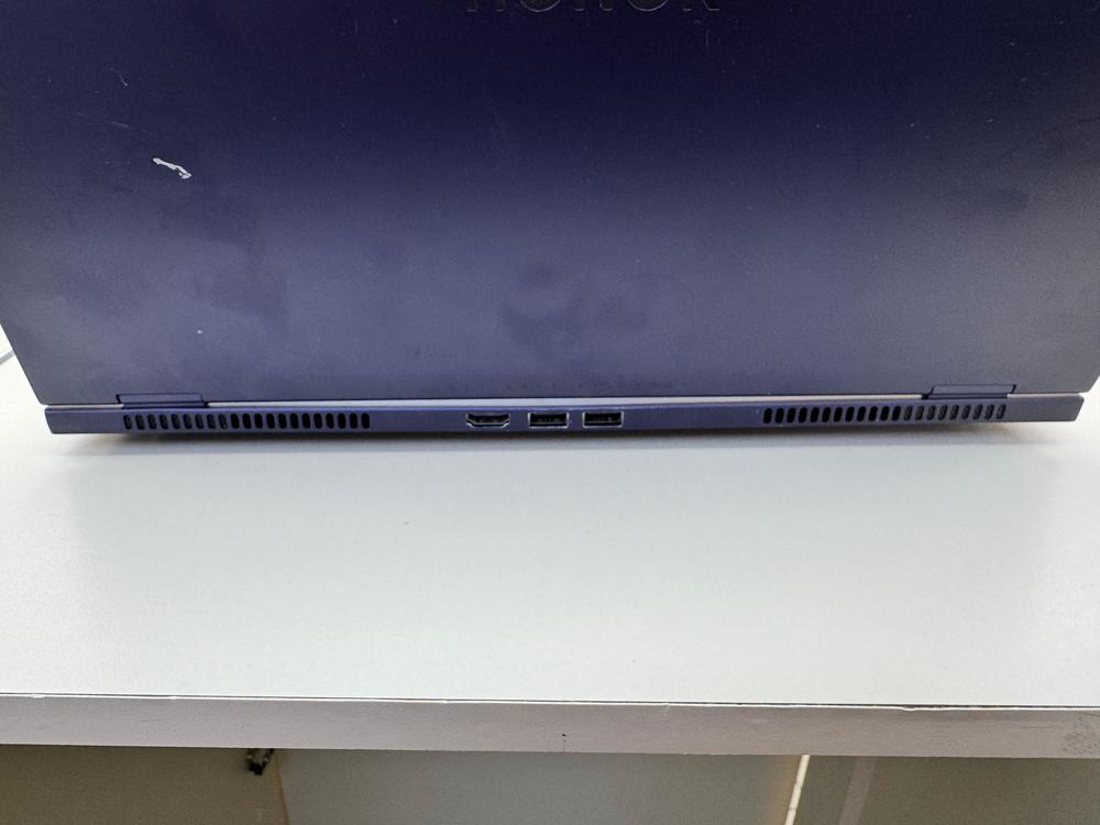 Ноутбук Honor;