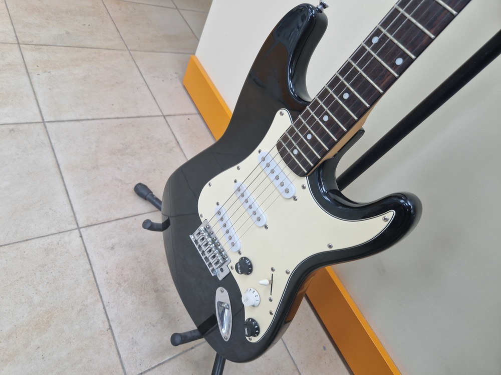 Гитара электро Maxtone traditional