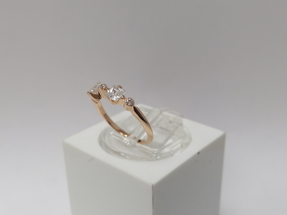 КОЛКМИ585 КОЛЬЦО С КАМНЯМИ (Au 585)