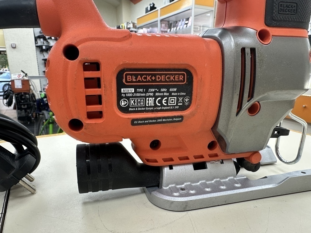 Лобзик Black & Decker BES610;