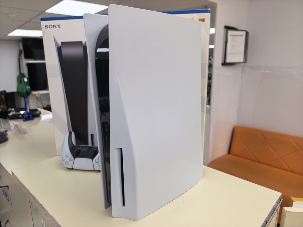 Игровая приставка PlayStation 5 825Gb (С дисководом)