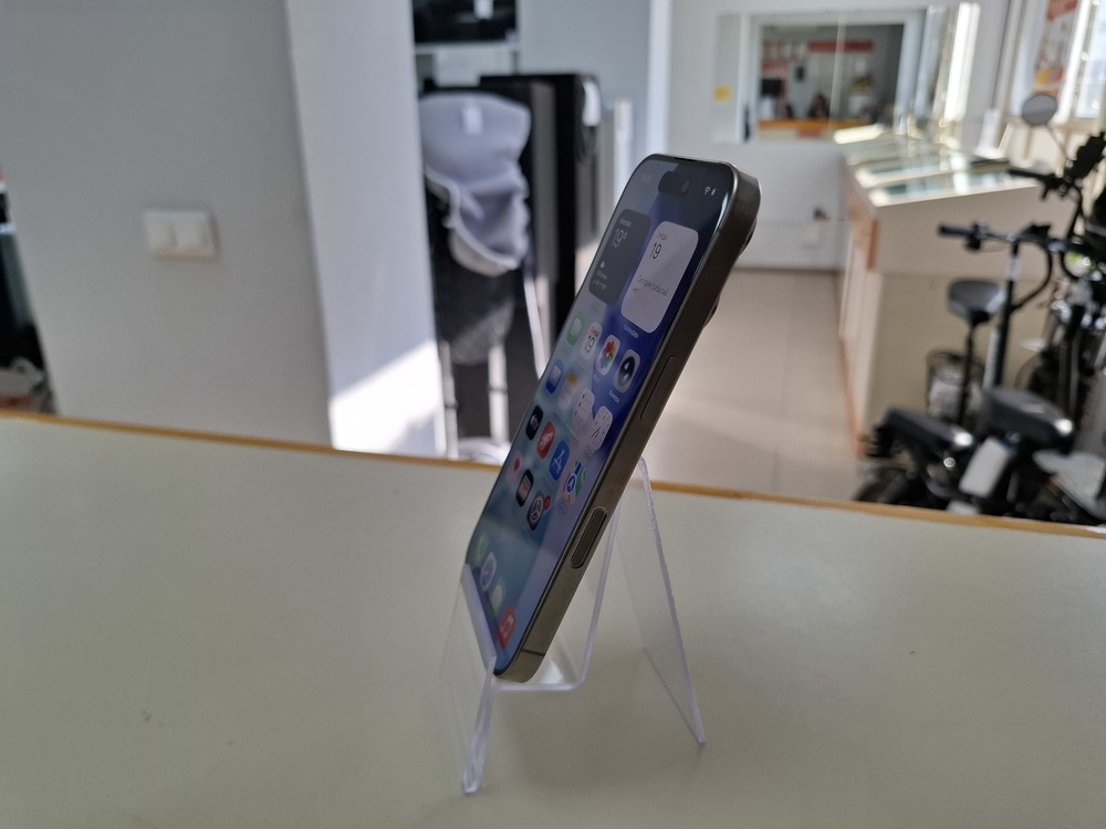 Смартфон Apple Iphone 16 Pro 128Gb