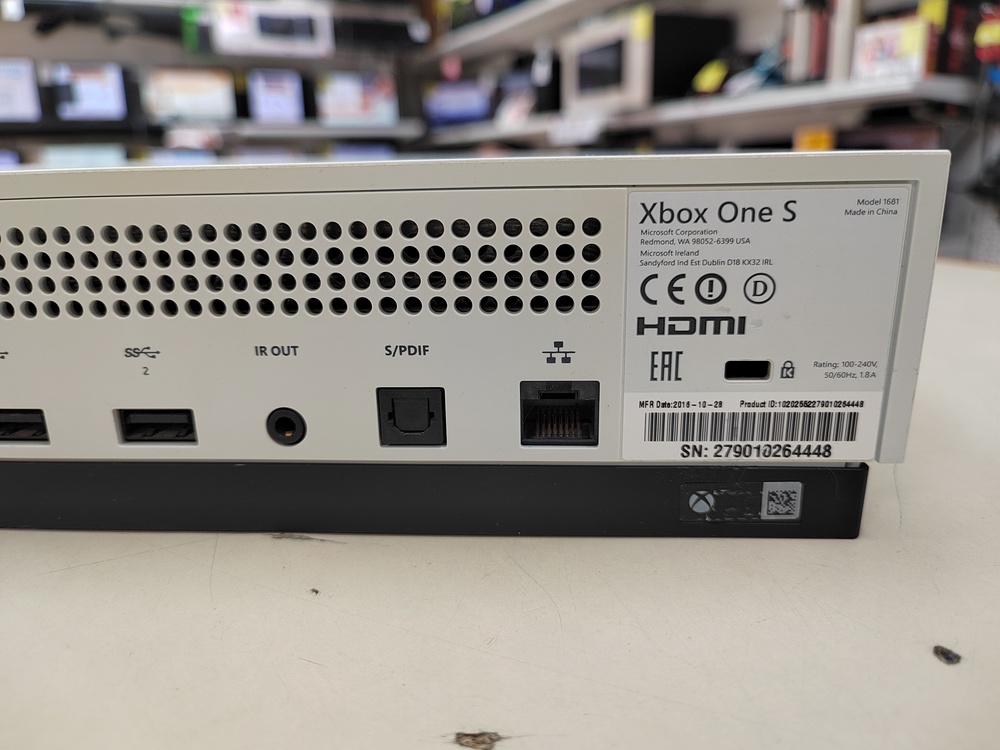 Игровая приставка Xbox One S 500Gb Игровая приставка Xbox One S 500Gb