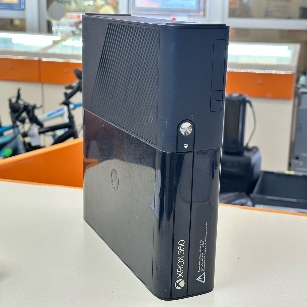Игровая приставка Xbox 360 E