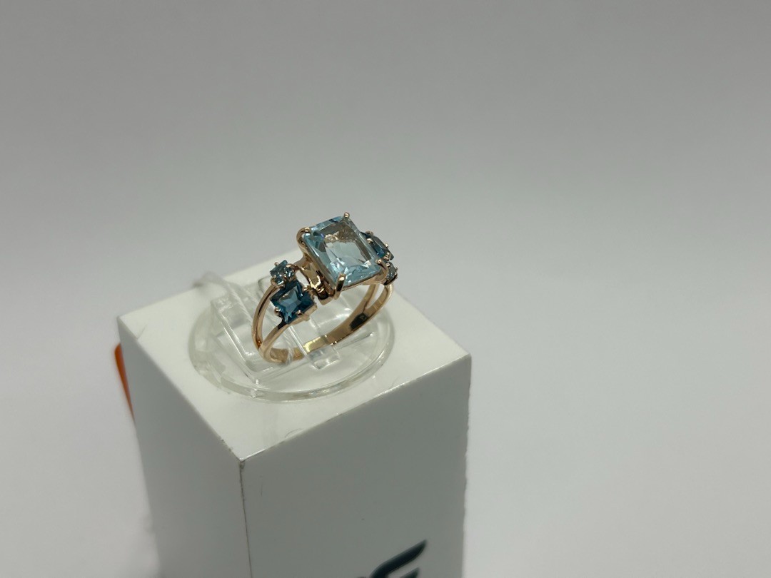 КОЛЬЦО С КАМНЯМИ (Au 585)