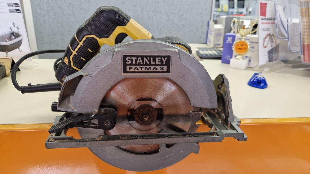 Дисковая пила Stanley FME-301