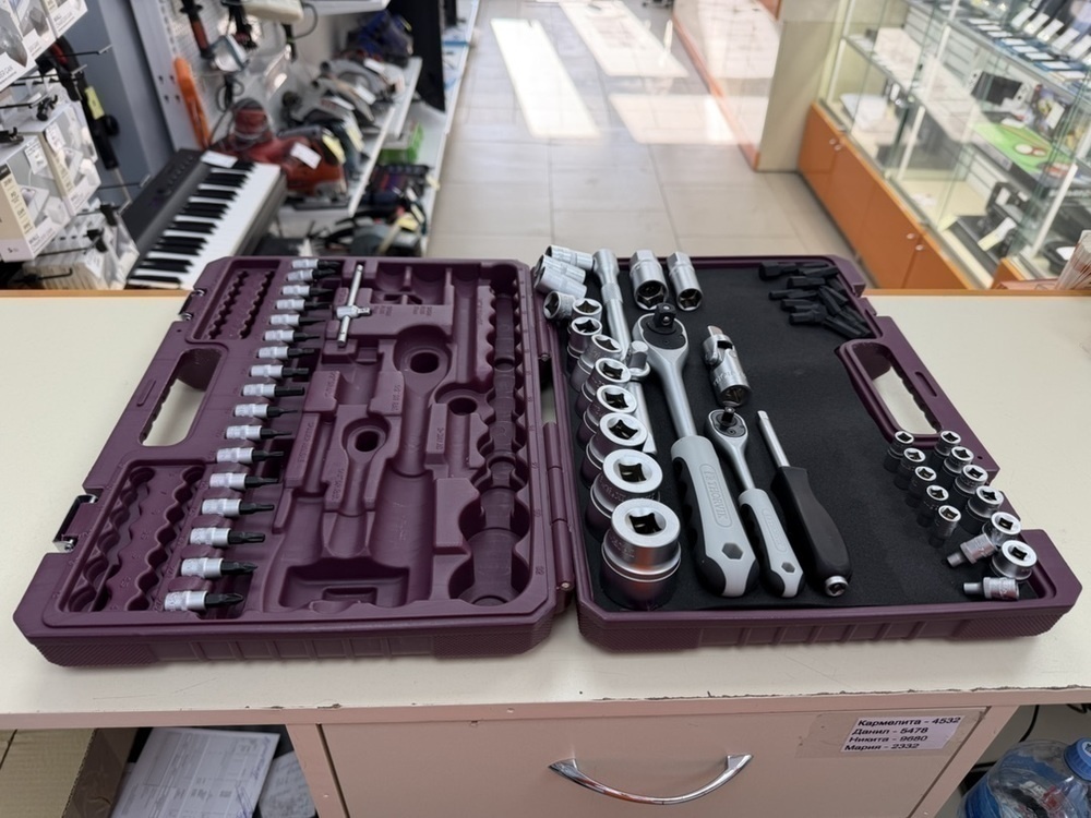 Набор инструментов Thorvik TS082 универсальный 1/4, 1/2 DR с головками торцевыми 12-гранными