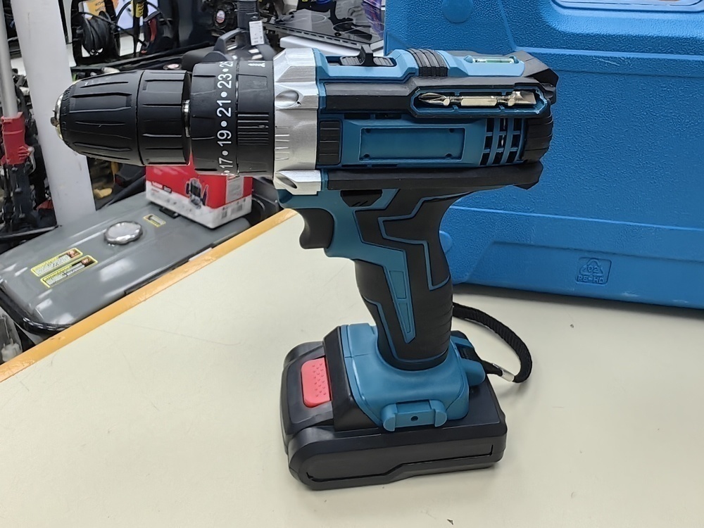 Шуруповерт Makita NO Name;