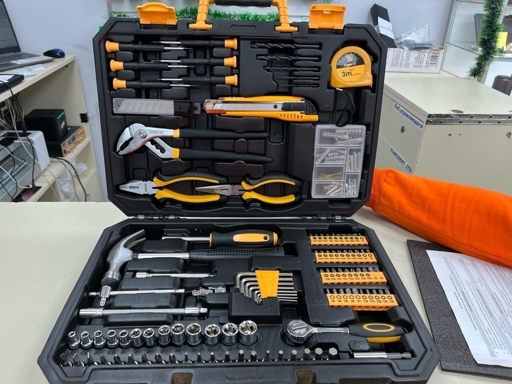 Набор инструментов Deko DKMT196