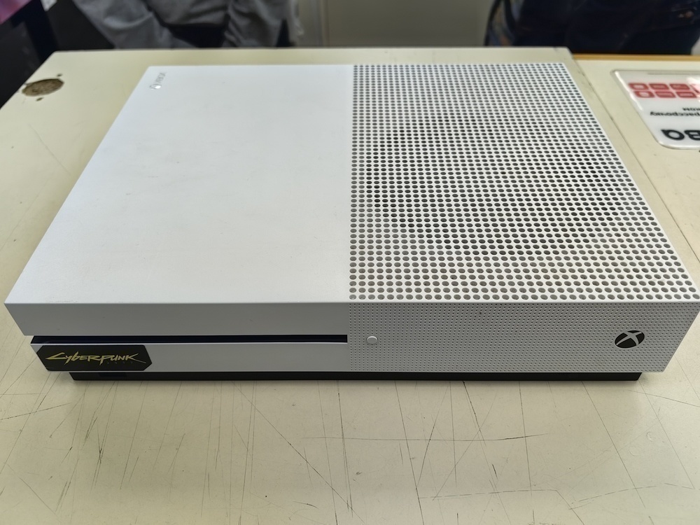 Игровая приставка Xbox One S 500Gb Игровая приставка Xbox One S 500Gb