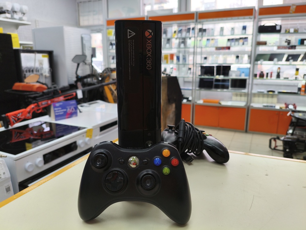 Игровая приставка Xbox 360;