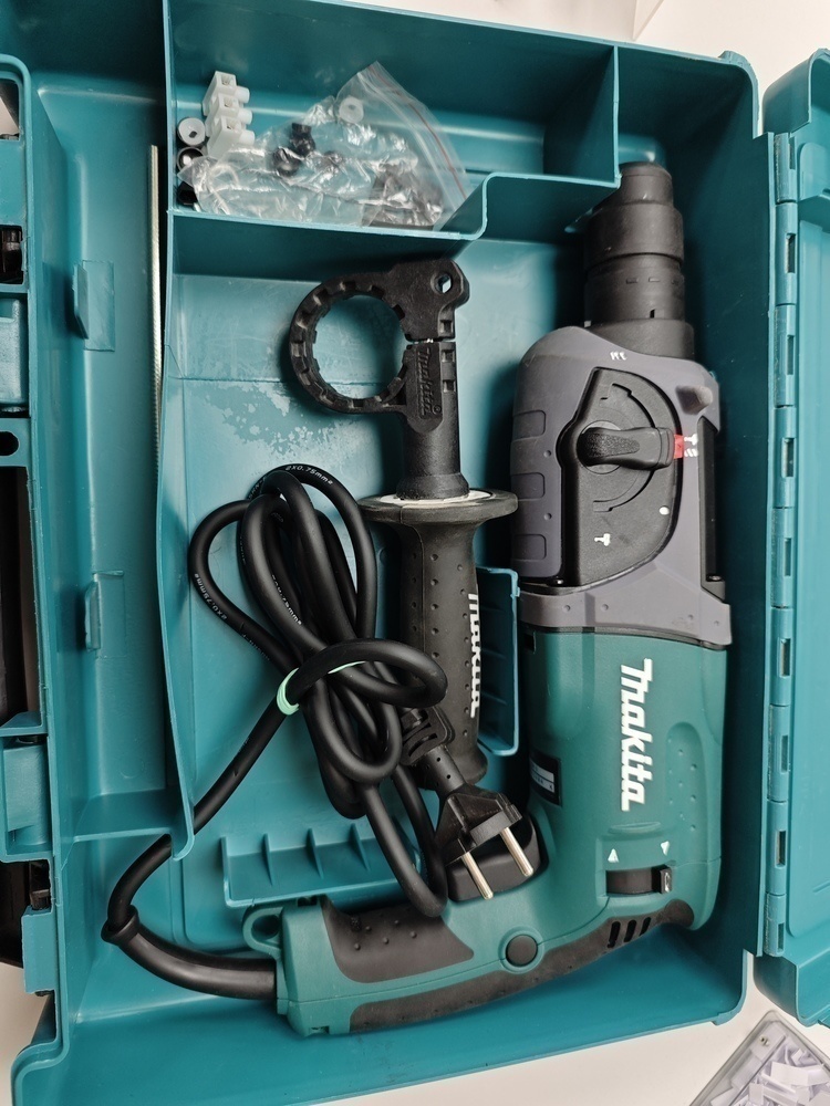 Перфоратор Makita HR2470FT