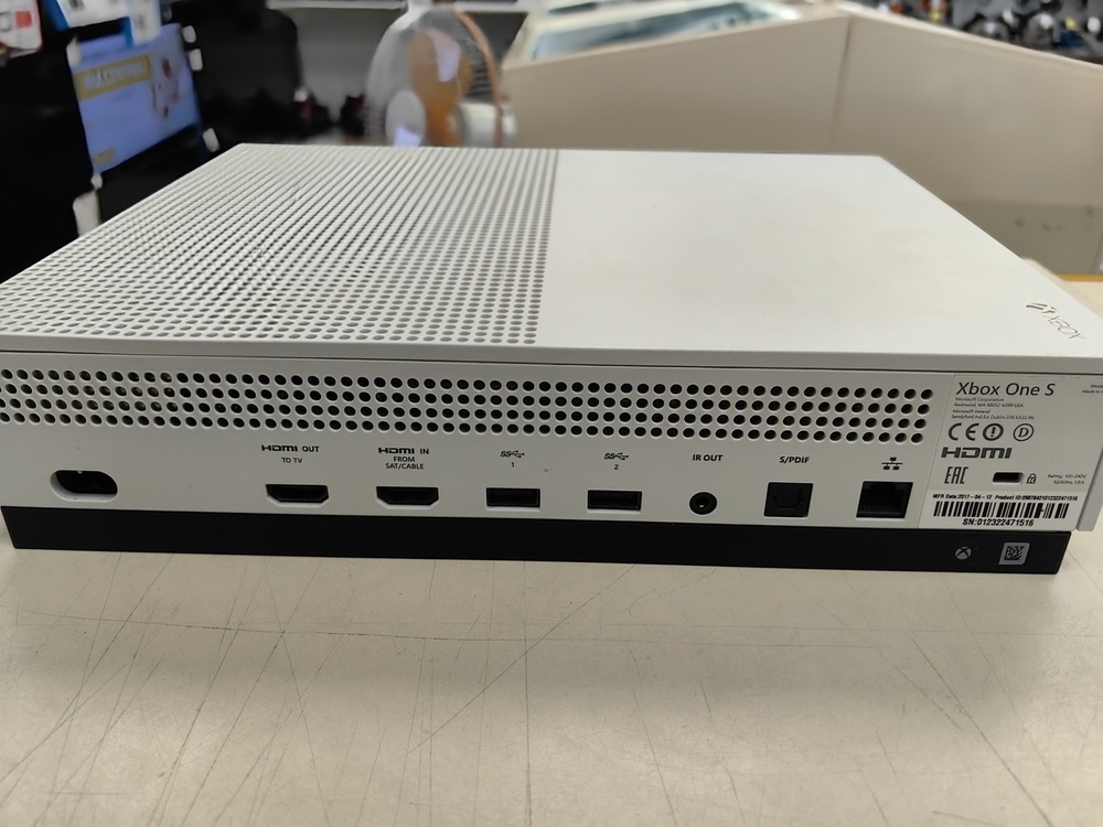 Игровая приставка Xbox One S 500Gb Игровая приставка Xbox One S 500Gb