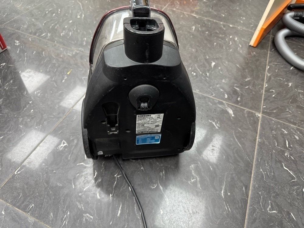 Пылесос Samsung SC18M31B0HN